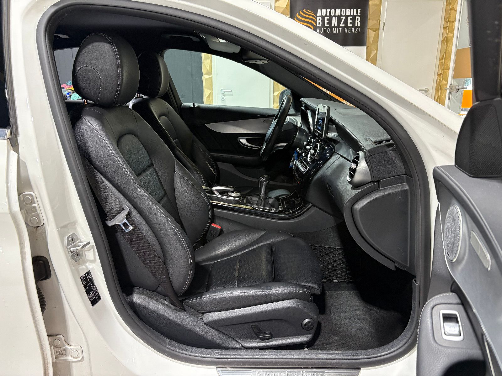 Fahrzeugabbildung Mercedes-Benz C 200 Lim. C 200 CGI/AMG-LINE/PDC/SOUND/SHZ/KLIM