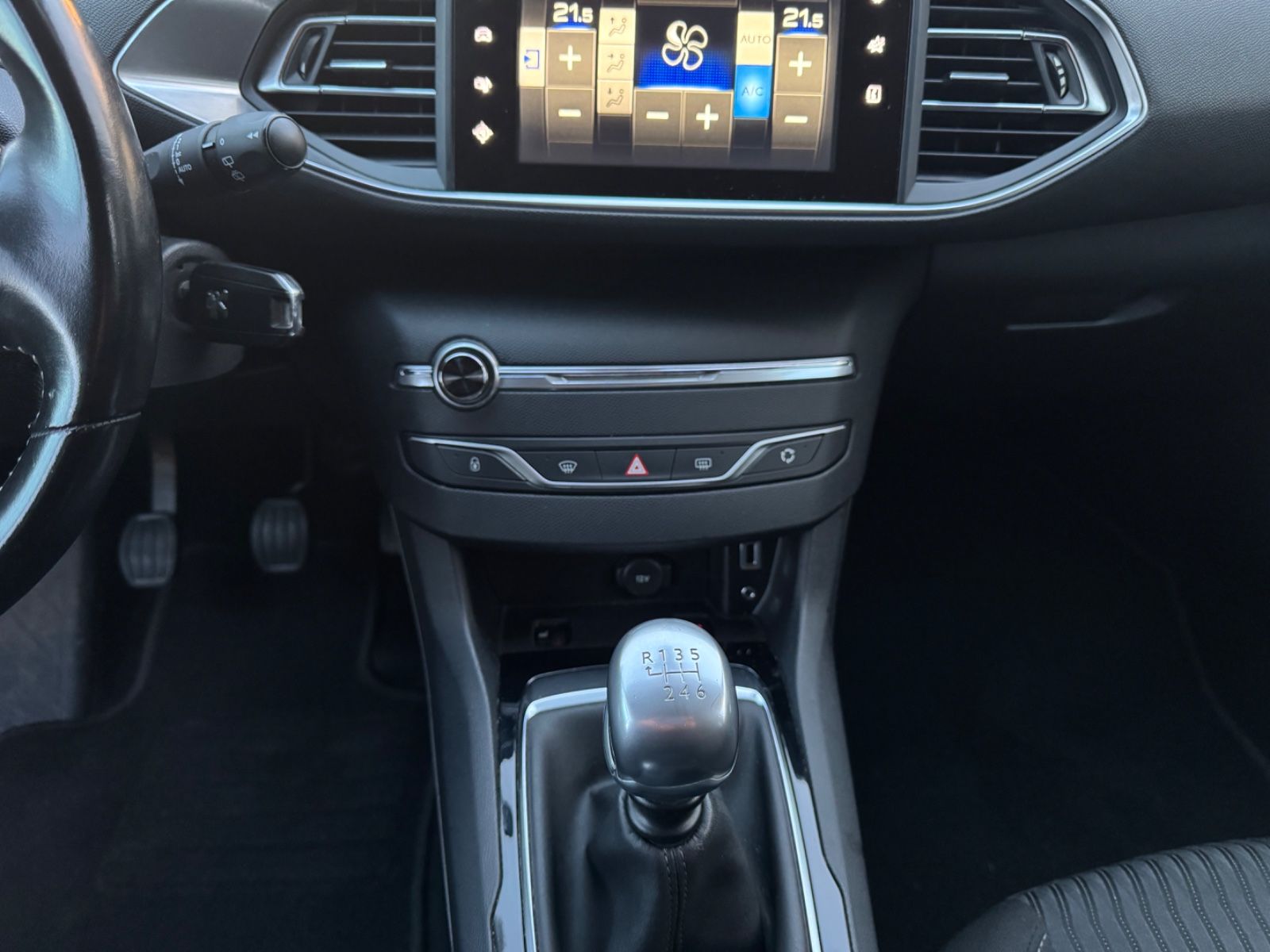 Fahrzeugabbildung Peugeot 308 Access Navi*PDC*SHZ*Garantie