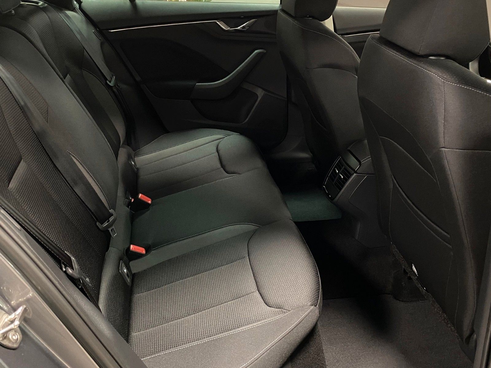Fahrzeugabbildung SKODA Kamiq 1.5l TSI DSG TOUR+5 JahGARANTIE+KAMERA+PDC