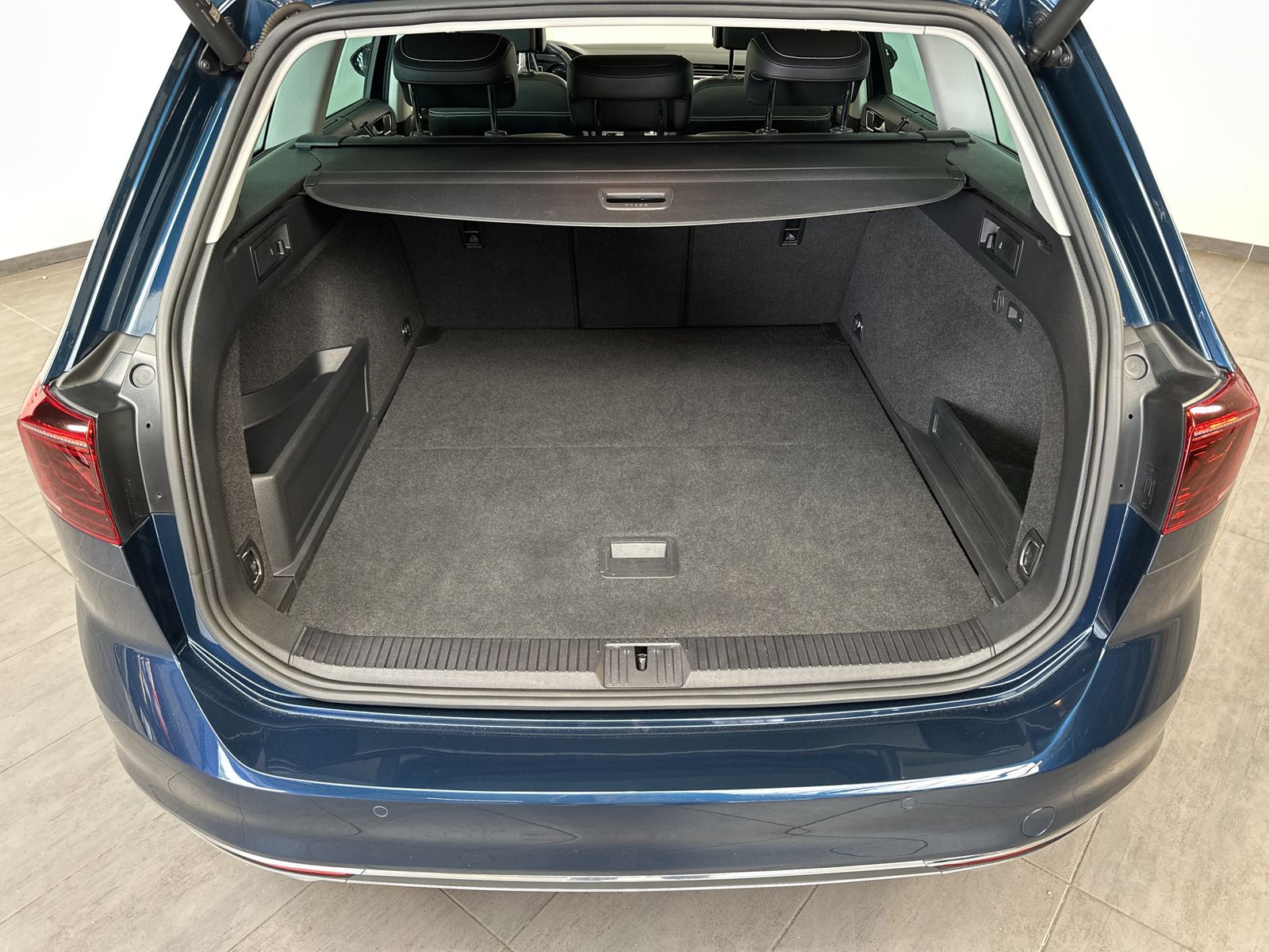 Fahrzeugabbildung Volkswagen Passat Variant 1.4 TSI DSG GTE NAV+LED+AHK+PANO