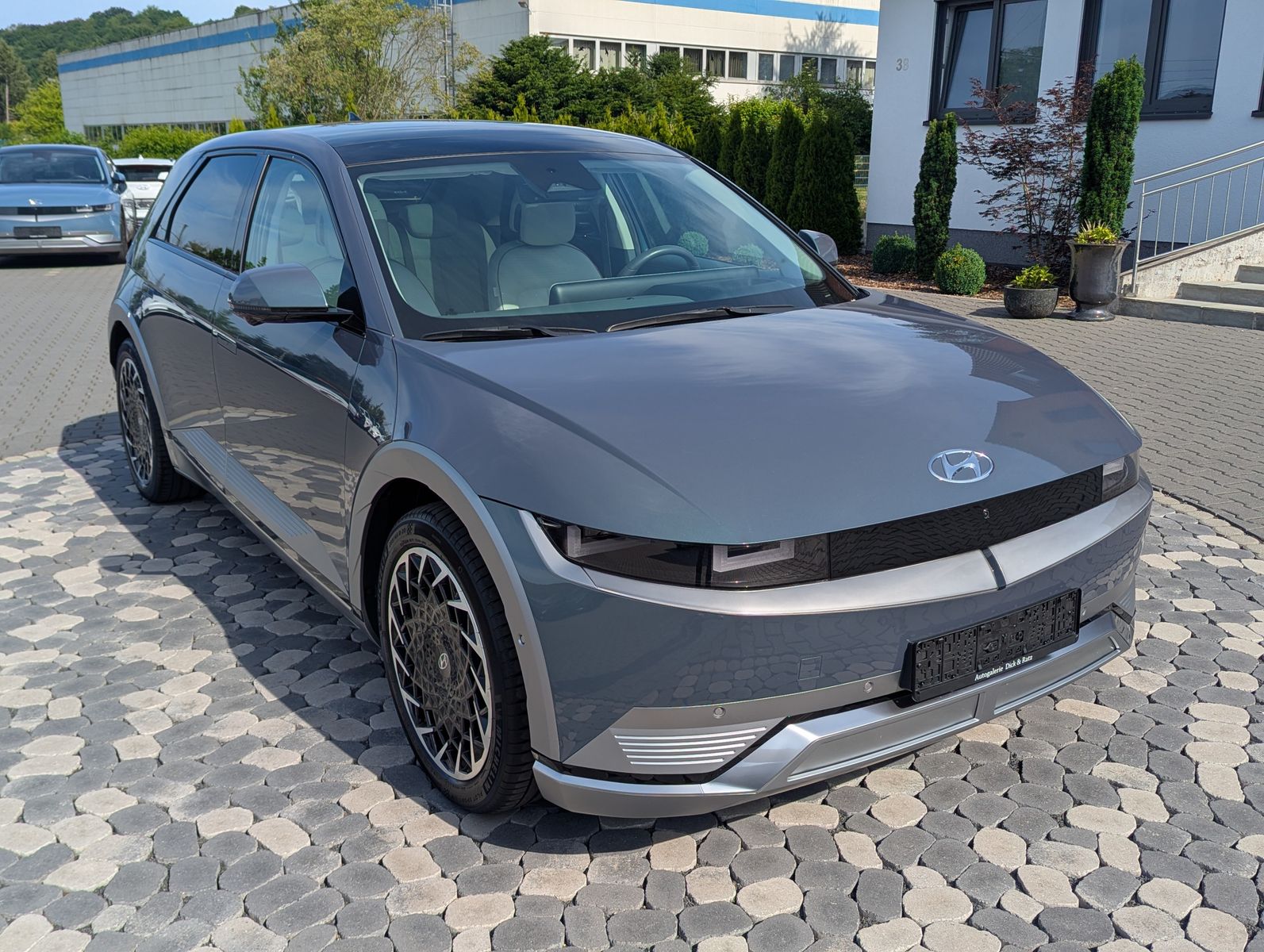 Hyundai Ioniq 5 Uniq 77KWh PANO RELAX AHK 20" SOH 95,5% imagem 2