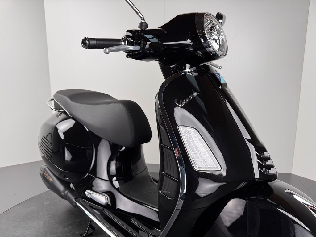 Fahrzeugabbildung Vespa GTS 300 SUPER RST E5 *REMUS-ABGASANLAGE