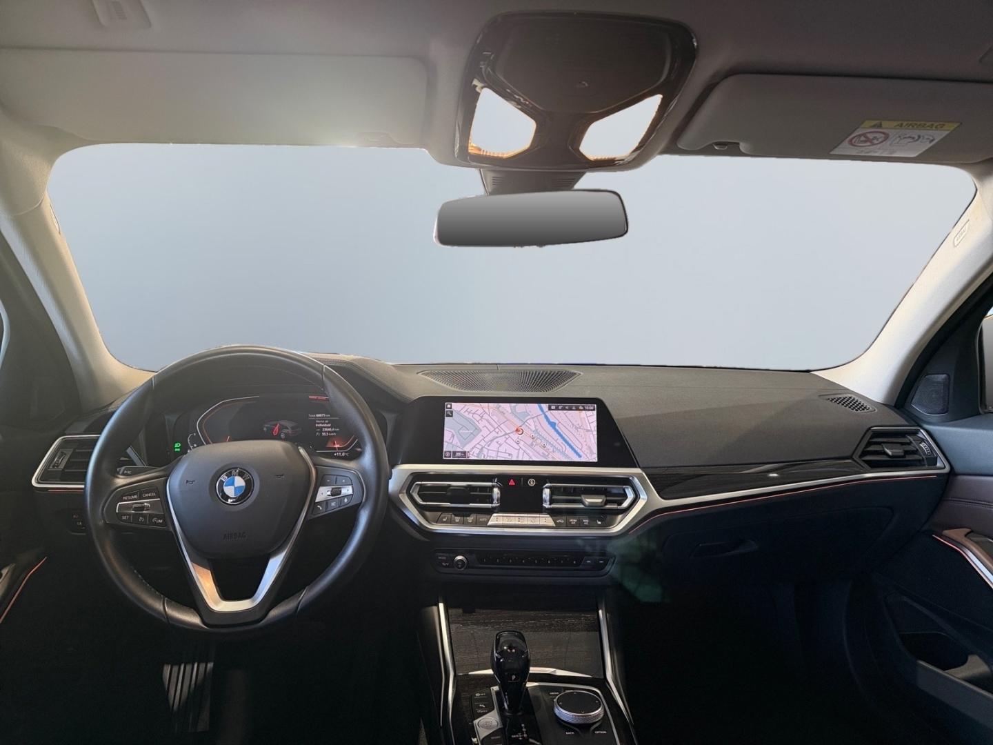 BMW 318 i Touring Luxury Line*AUTOMATIK*LED*PDC*KAME