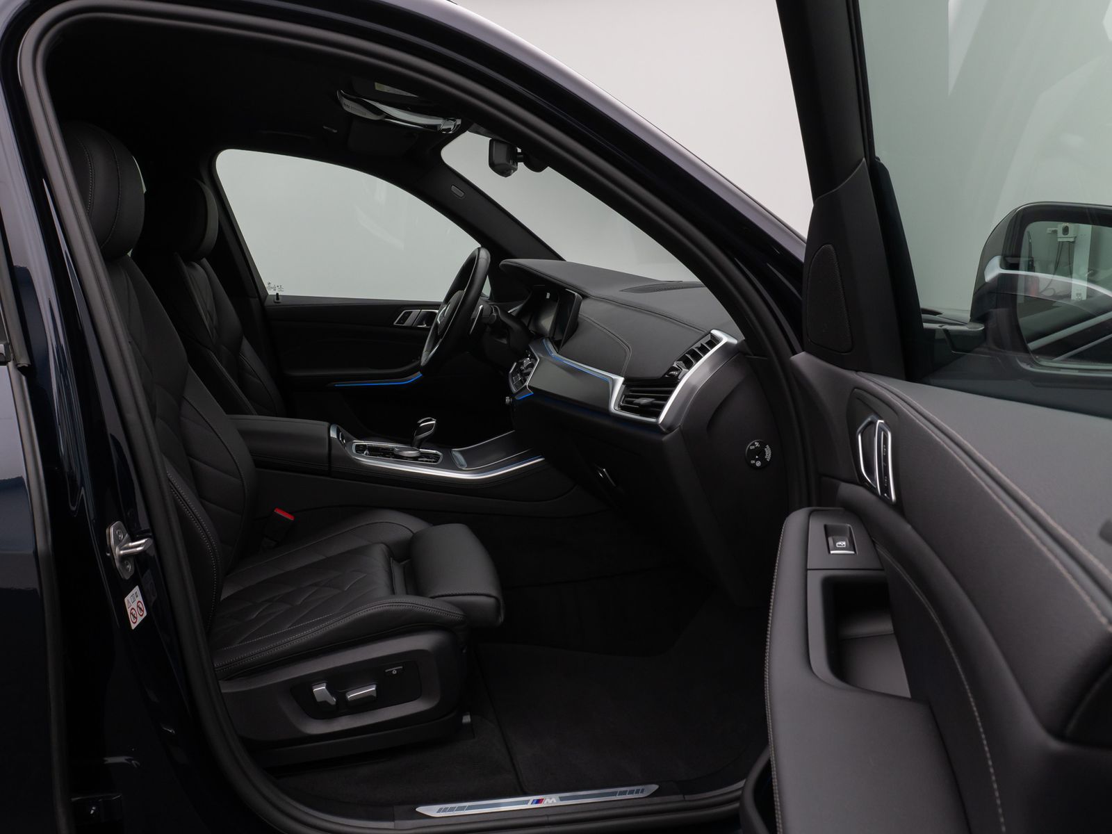 Fahrzeugabbildung BMW X5 xD45e M Sport 360°Laser HUD DAB HiFi Komfort