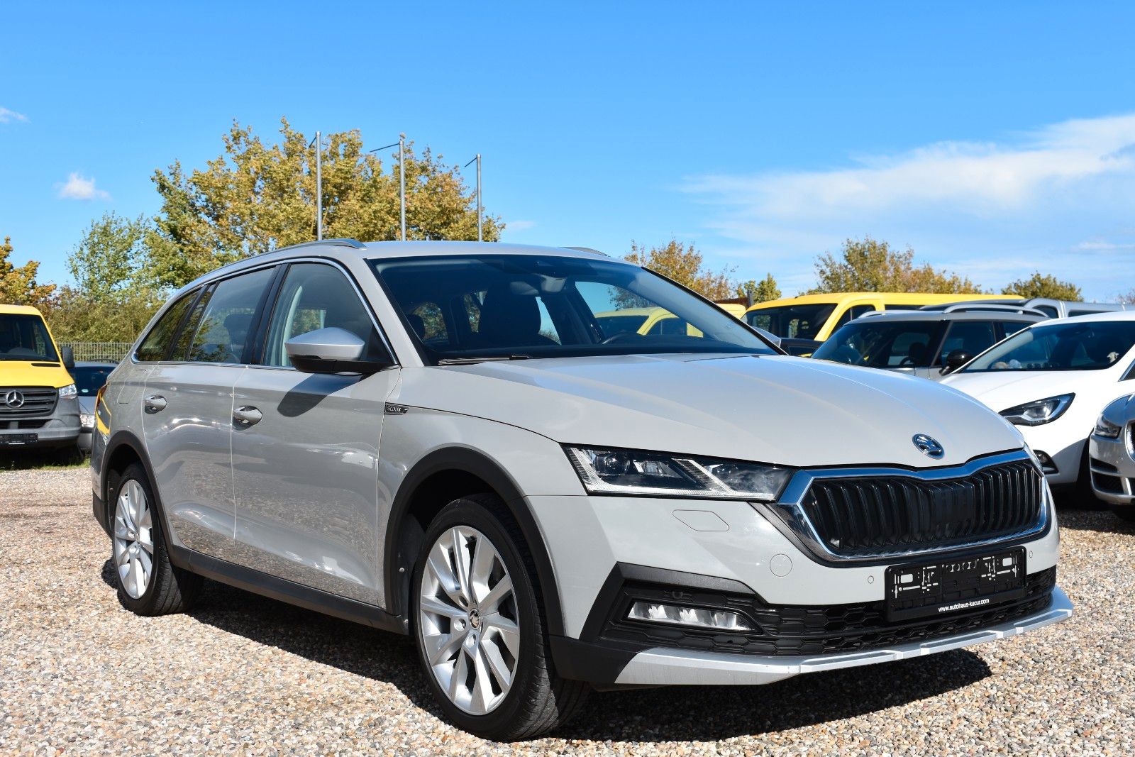 Fahrzeugabbildung SKODA Octavia Combi Scout 4x4/KEYLESS/HUD/AHK/LED