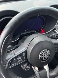 Alfa-Romeo Stelvio - 9