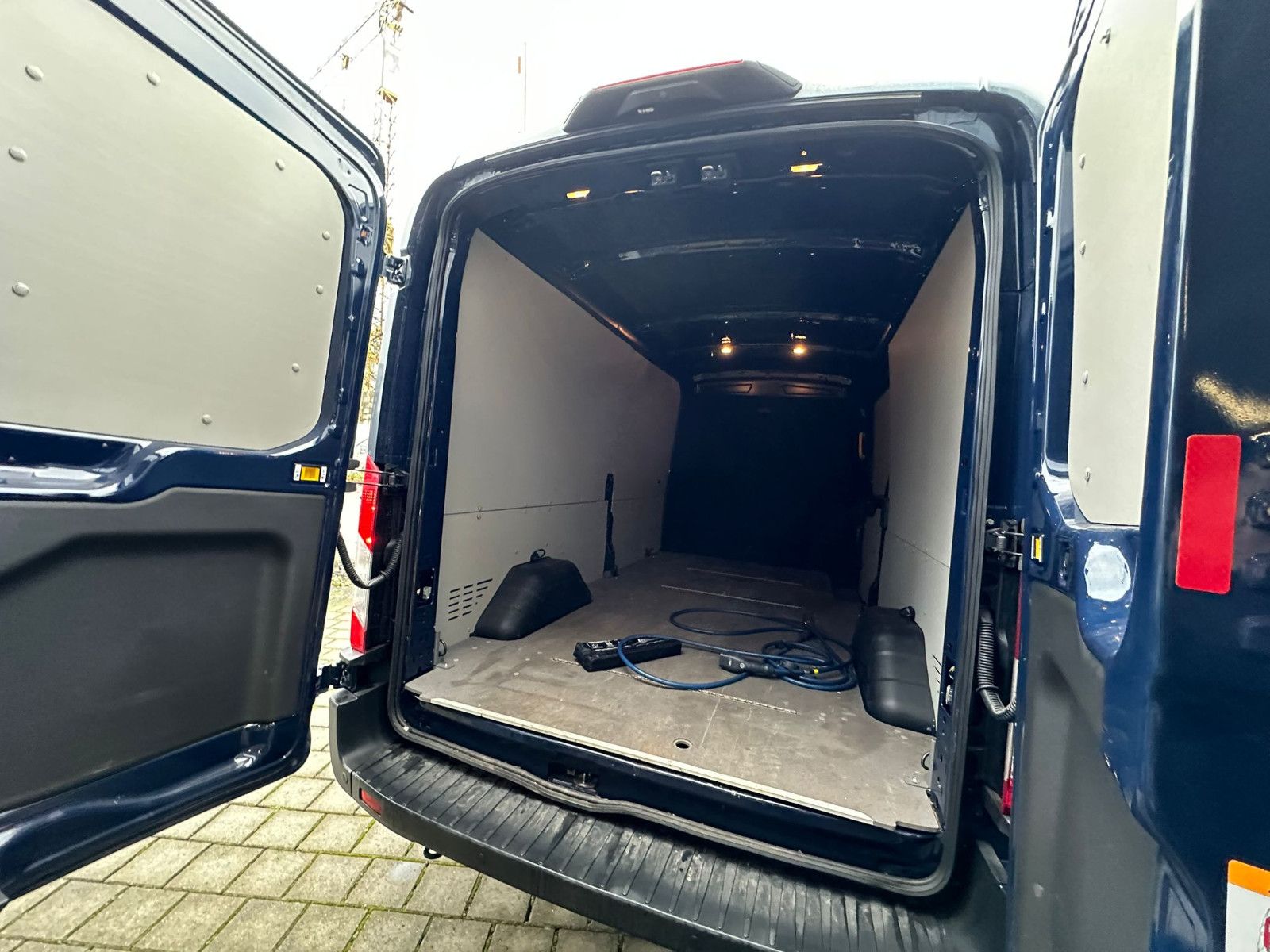 Fahrzeugabbildung Ford Transit E 390 L3H2 *KeyFree*NAVI*HOLZBODEN