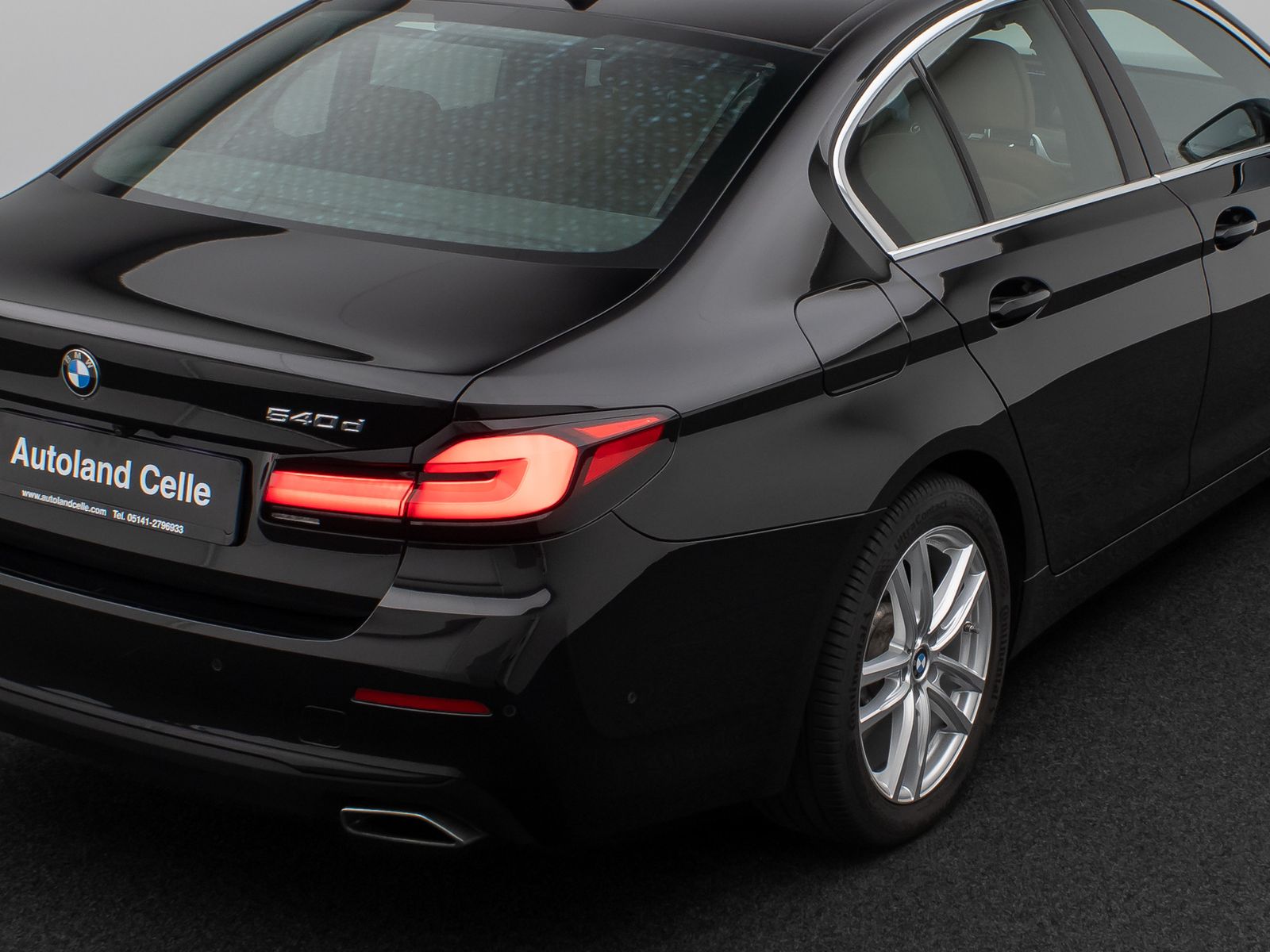 Fahrzeugabbildung BMW 540d xD Kamera Glasdach Laser HUD DAB H/K AHK