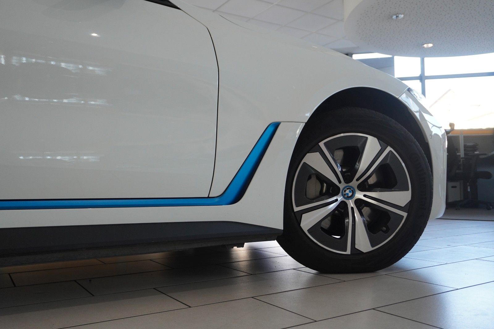 Fahrzeugabbildung BMW i4 Gran Coupe 35 eDrive 70KWH NAVI/KAMERA/SPORT