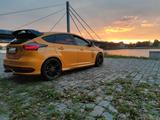 Ford Focus 2,0 EcoBoost ST Leder-Sport-Paket - Ford Focus mit Benzin-Antrieb: Standheizung, Limousine, Klimaanlage