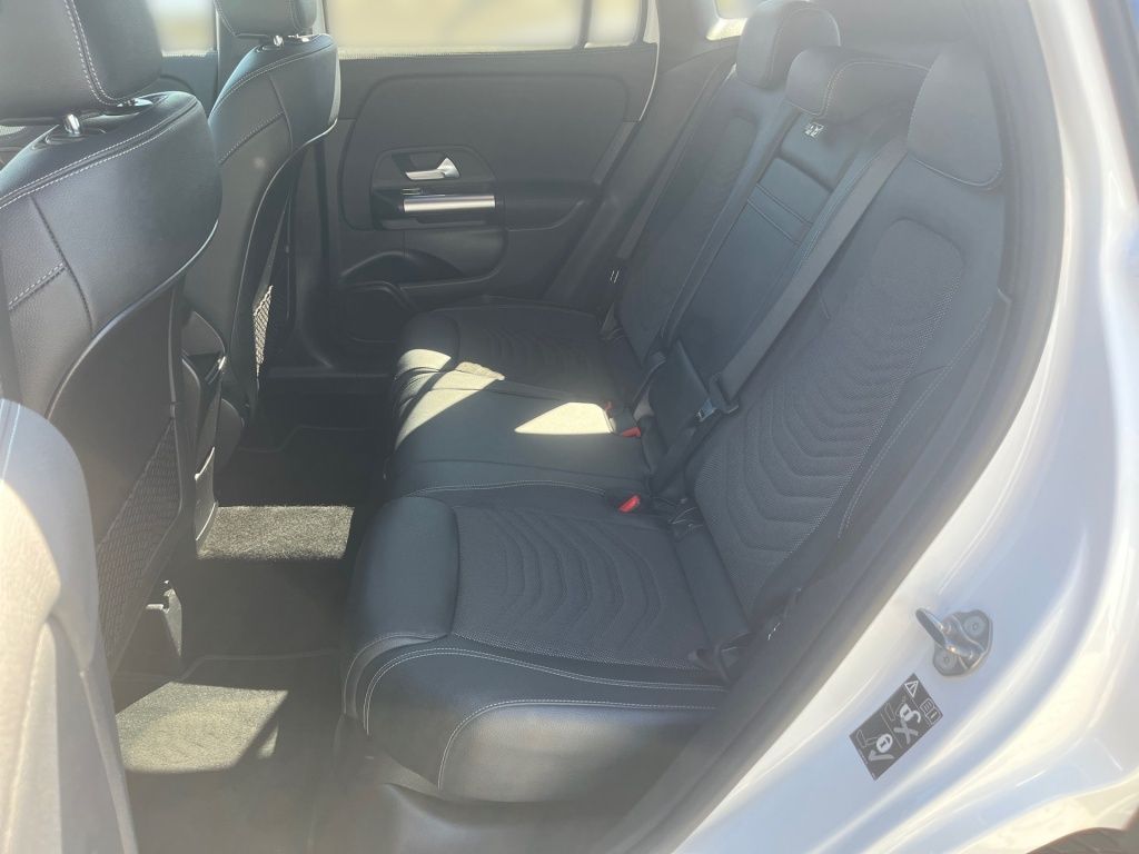Fahrzeugabbildung Mercedes-Benz GLA 200 Progressive Night AHK LED SHZ Ambie. KAM