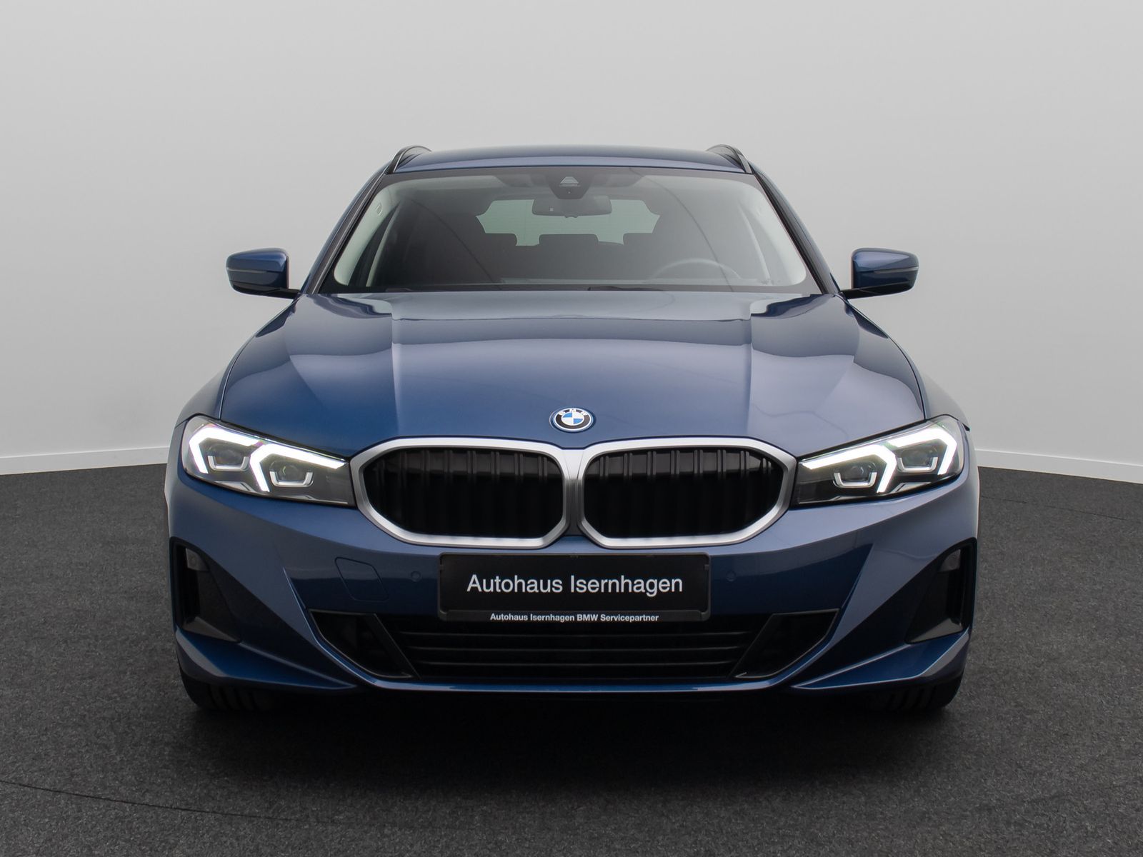 Fahrzeugabbildung BMW 320e HUD Alarm DAB Kamera GeschwindigReg Widscre