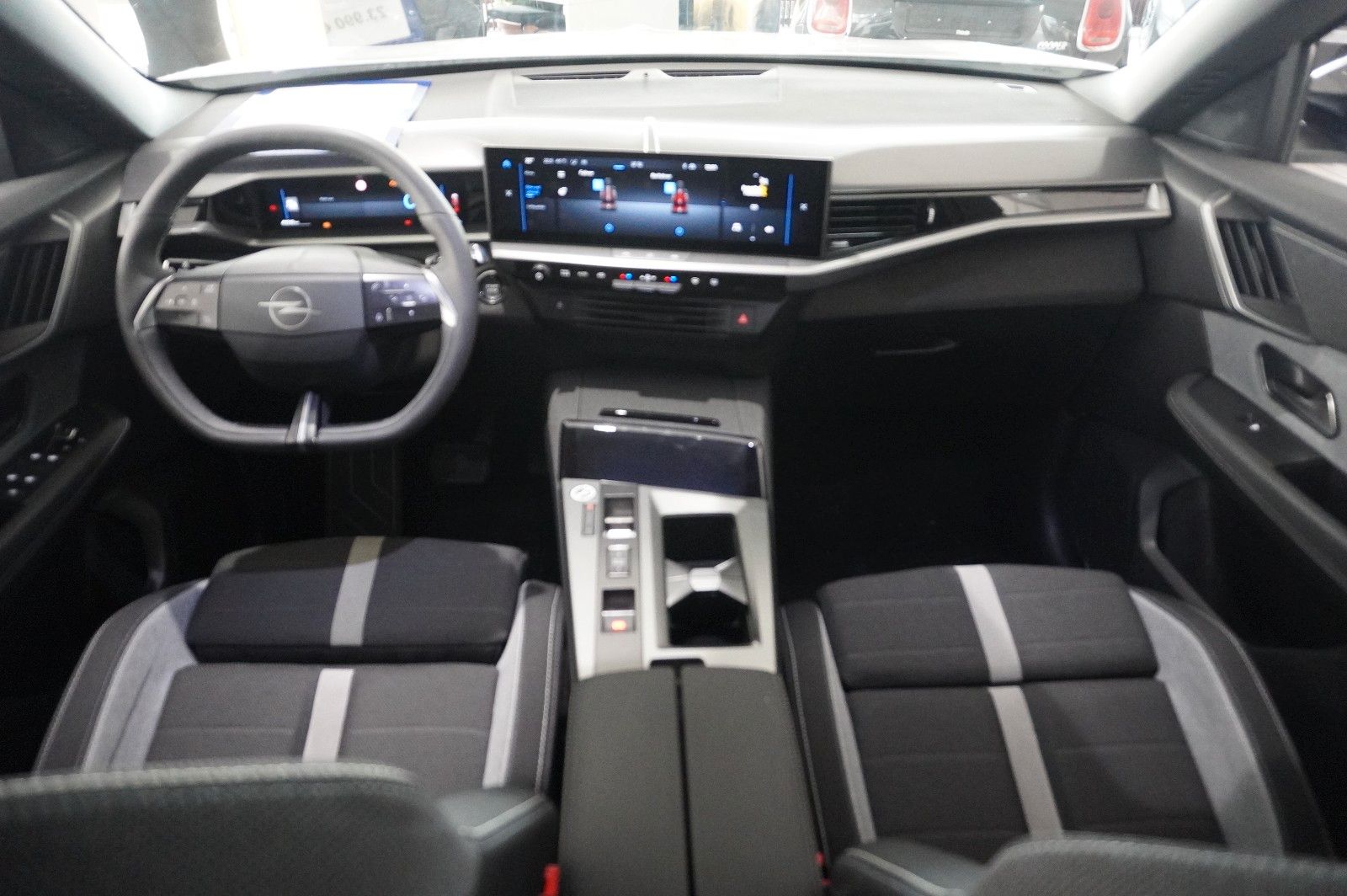 Fahrzeugabbildung Opel Grandland 1.2 48V HYBRID EDIT. NAVI/LED/KAMERA