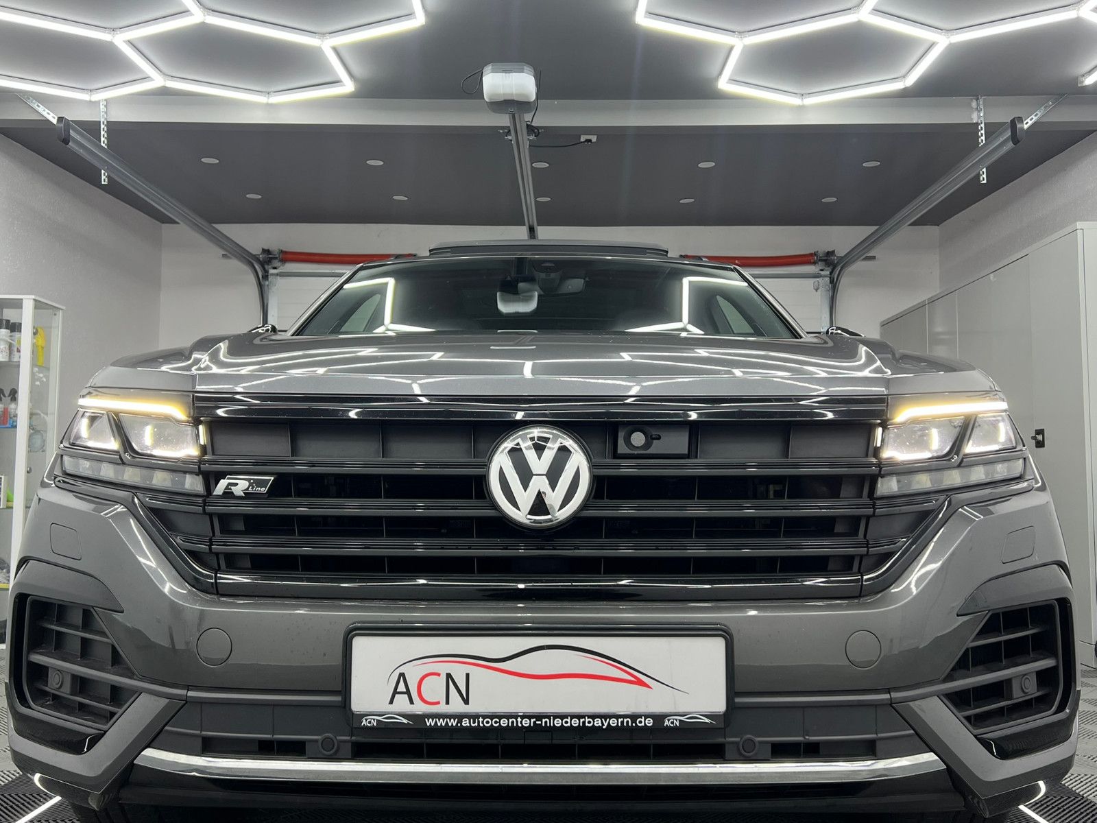 Fahrzeugabbildung Volkswagen Touareg R-LINE 4Motion/MASSAGE/ACC/AHK/INNOVIS.