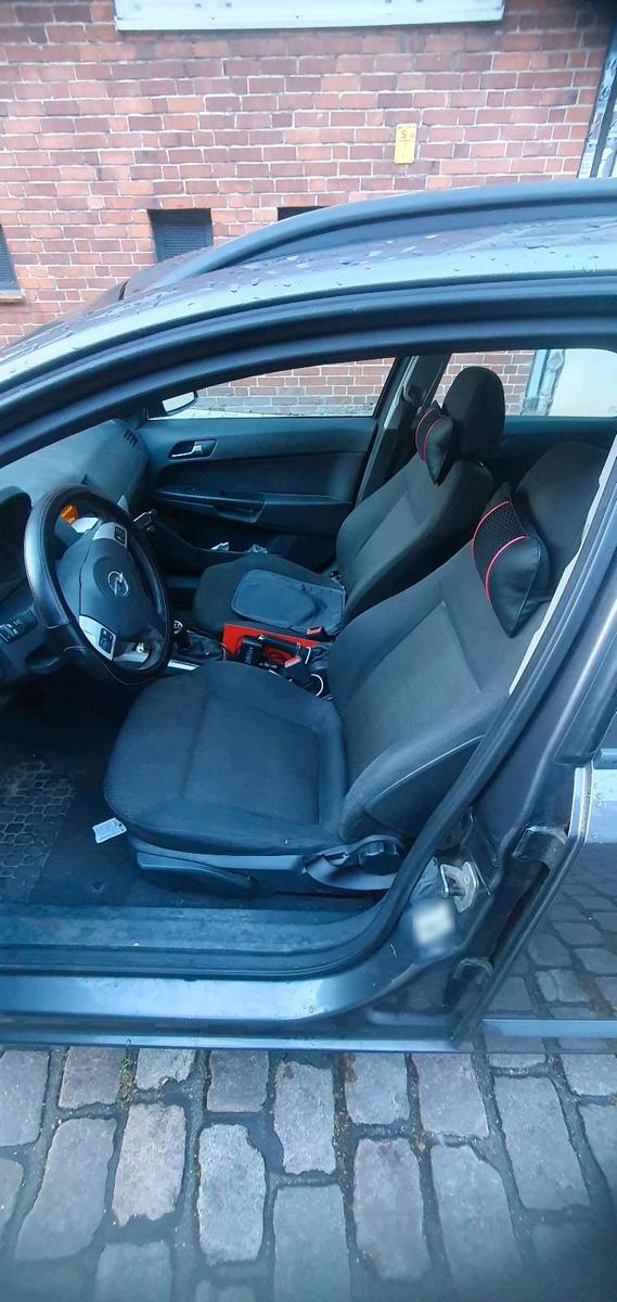 Opel Astra 2009 — photo 12