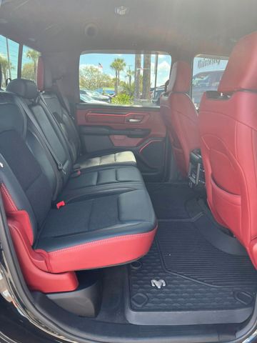 Dodge RAM Rebel 1500 4x4 Crew Cab unfallfrei