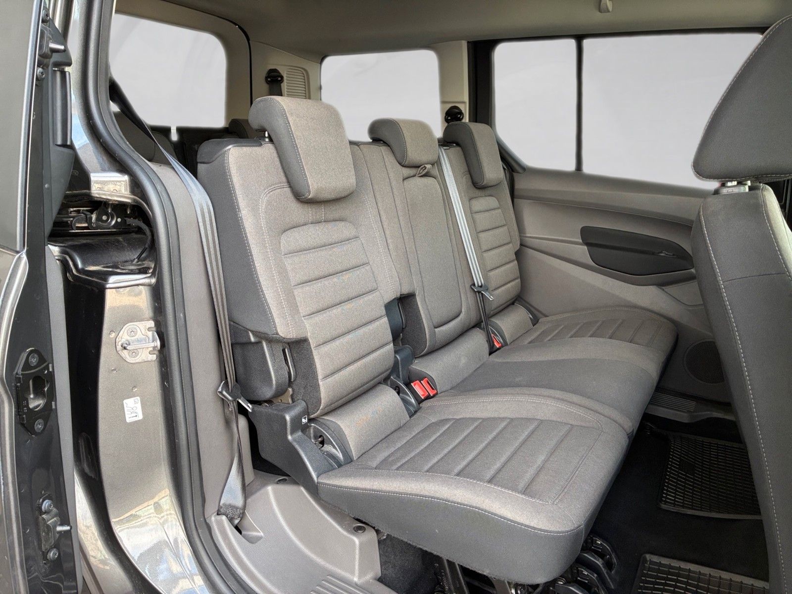 Fahrzeugabbildung Ford Grand Tourneo Connect Titanium 120PS AHK/7Sitze!
