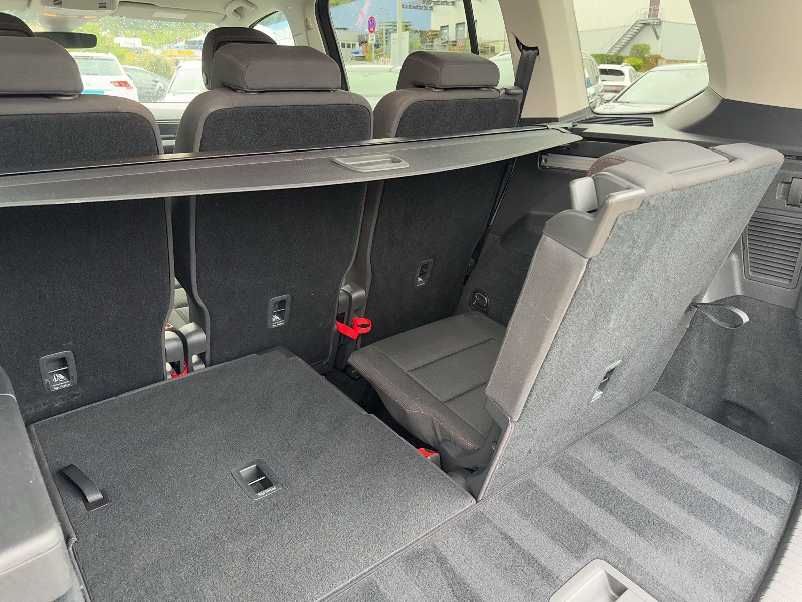 Fahrzeugabbildung Volkswagen Touran 1.2 TSI Sound 7-Sitzer LED APP