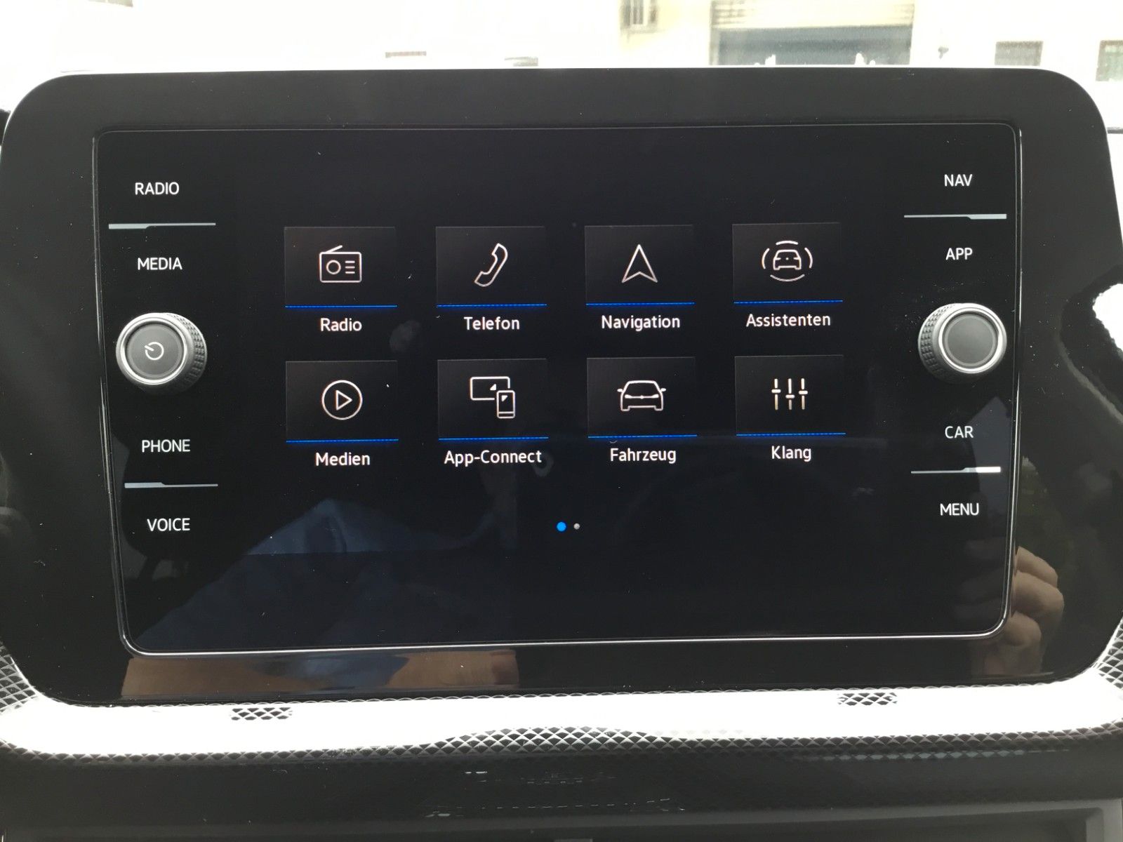 Fahrzeugabbildung Volkswagen T-Cross 1.5 TSI DSG Life+AHK+17"+LED+AppConnect