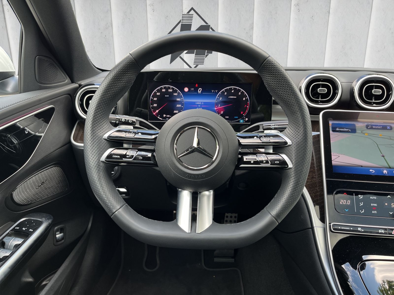 Fahrzeugabbildung Mercedes-Benz C 200T*Pano*AHK*AMG-Line*9G*LED**