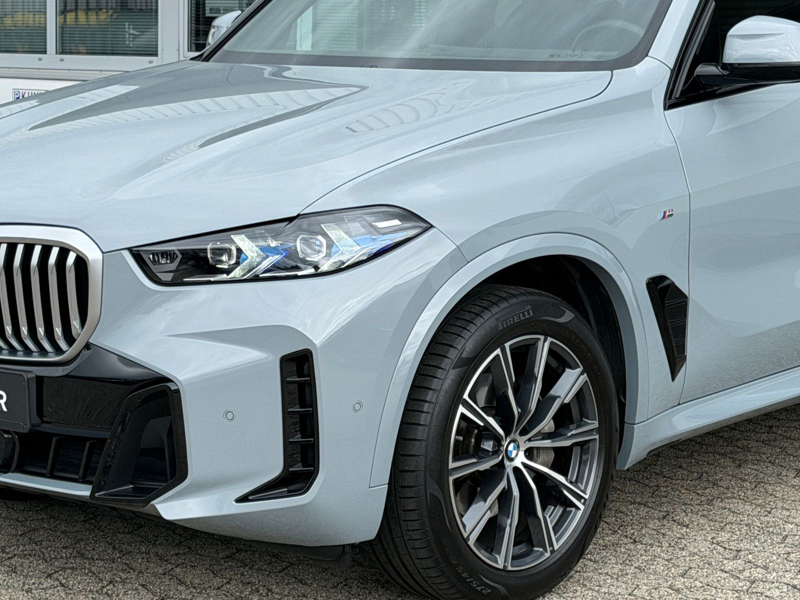 Fahrzeugabbildung BMW X5 30 d xDrive M Sport/HEAD-UP/360°/SOUND/AMBIEN