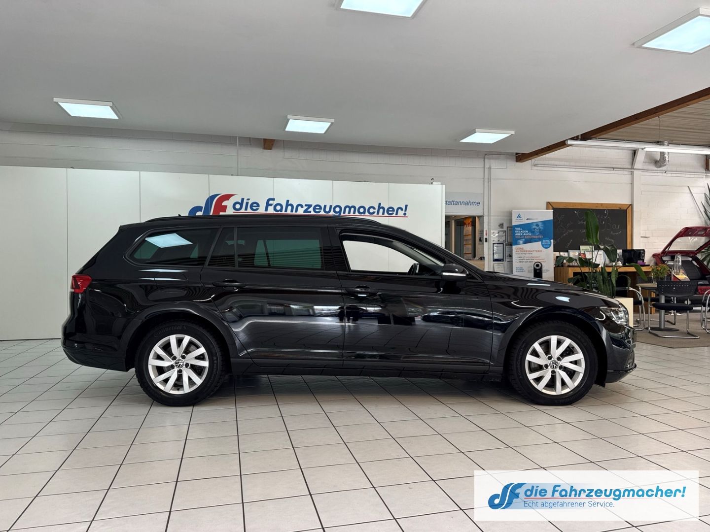 Fahrzeugabbildung Volkswagen Passat Variant Conceptline sch.AHK Navi LED ACC