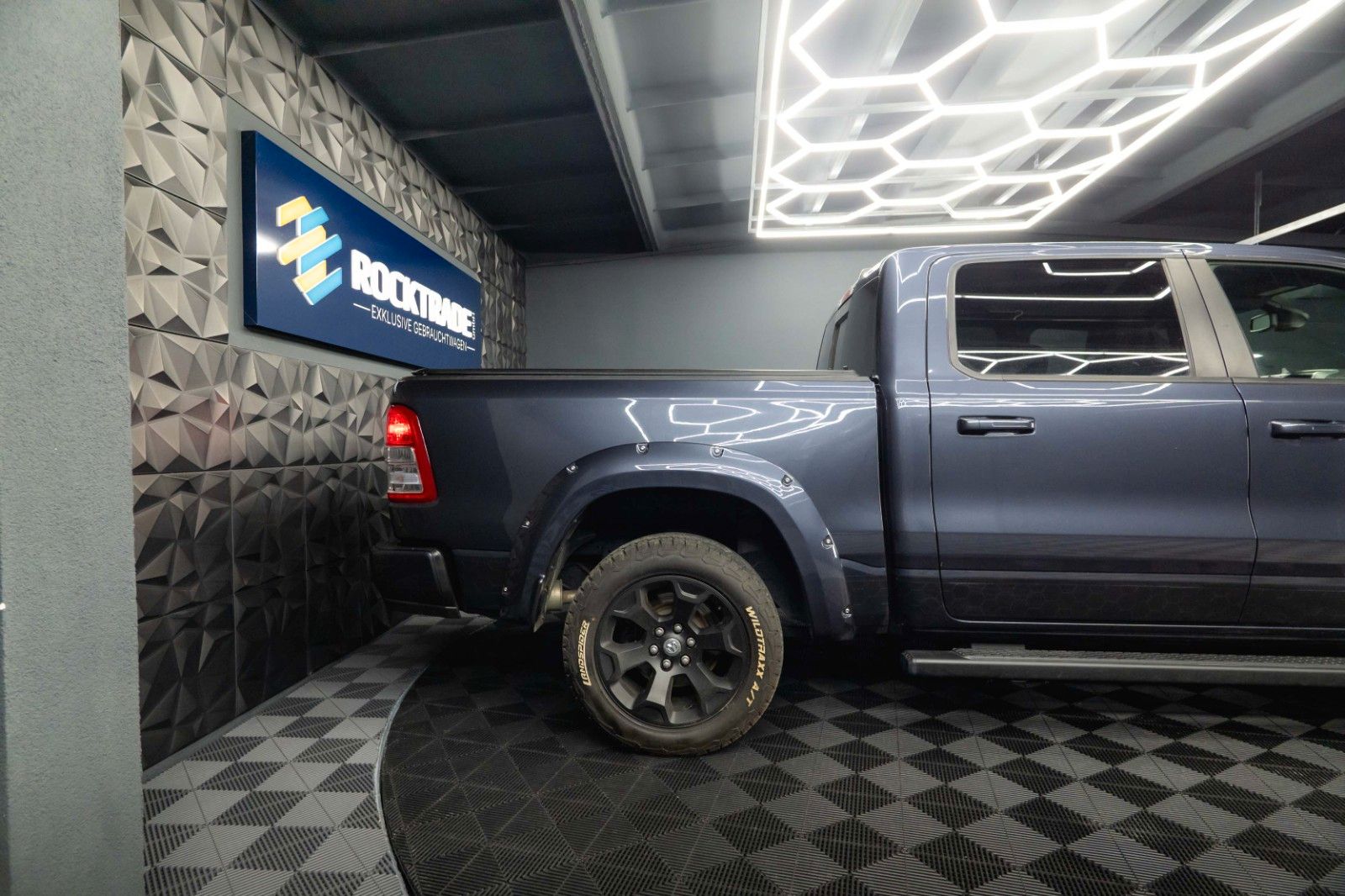 Fahrzeugabbildung Dodge RAM 5.7 V8 HEMI 4x4 OFFROAD Night Limited 19%