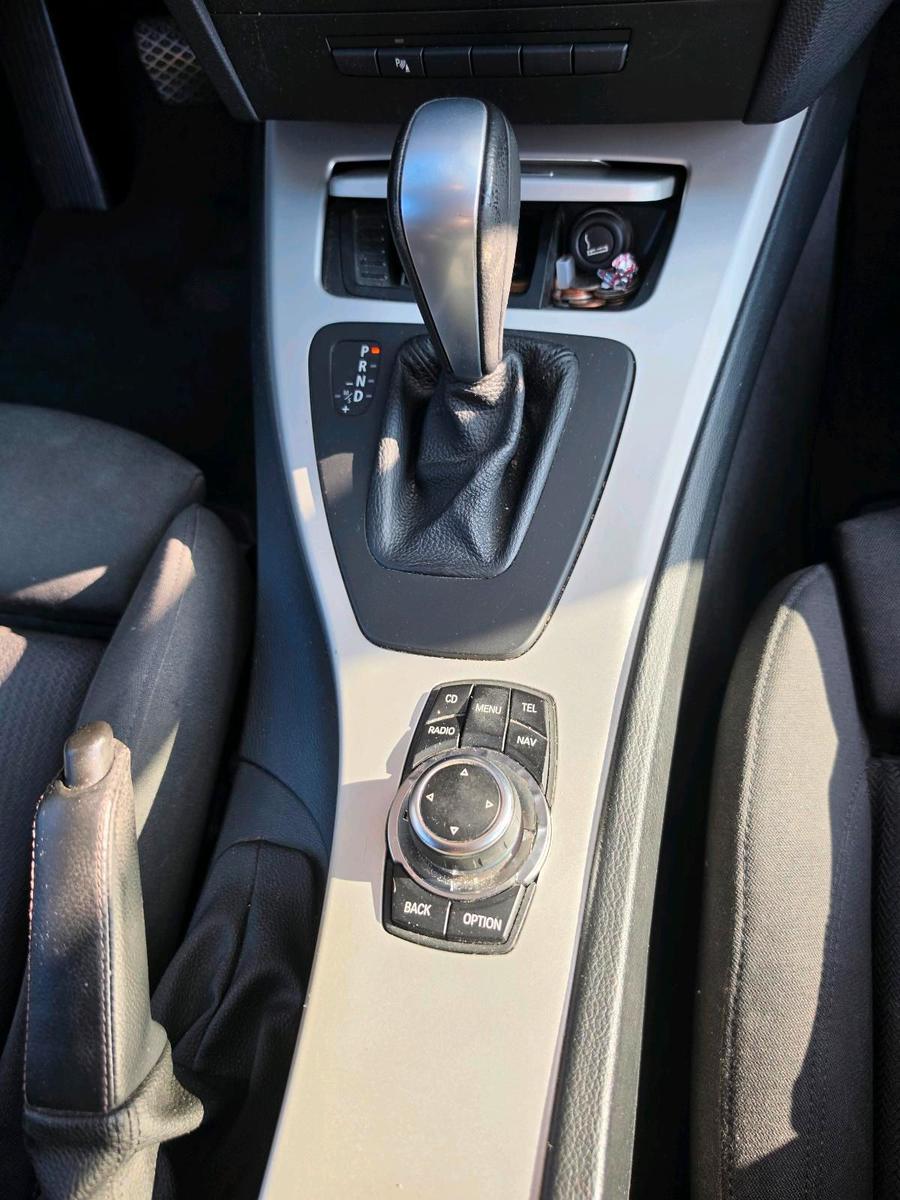 BMW 318 2011 — photo 12