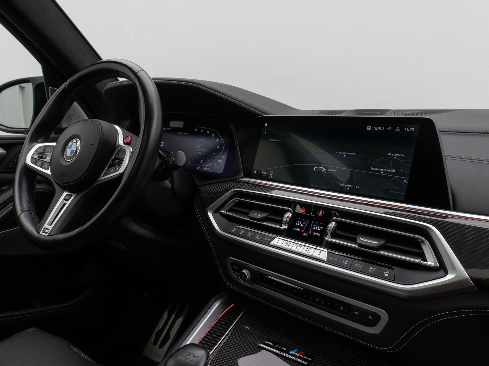 Fahrzeugabbildung BMW X5 M Competition Panoram 360°HUD B&W SoftCl VOLL