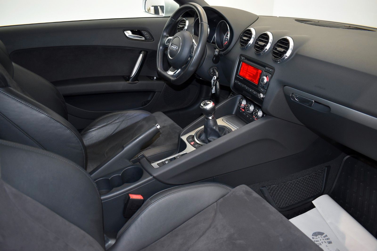 Fahrzeugabbildung Audi TT  1.8 TFSI Roadster Leder,Navi,Xenon,SH,PDC