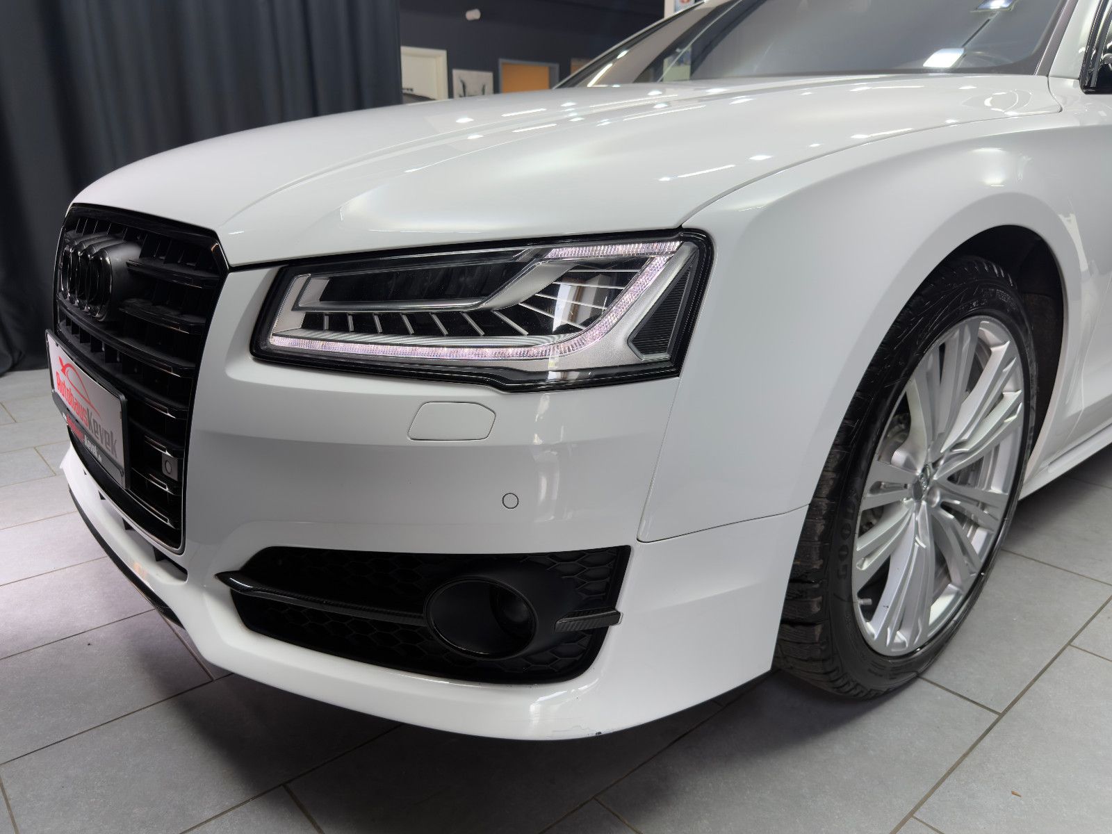 Fahrzeugabbildung Audi S8 4.0 TFSI quattro plus |KERAMIK|CARBON|MASSAGE