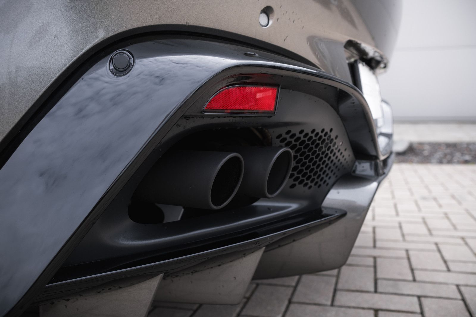 Fahrzeugabbildung Aston Martin V8 Vantage-Roadster-AM Spezialfarbe-Sport Plus.