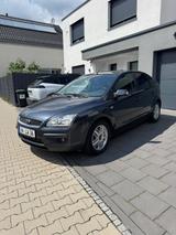 Ford Focus 1,6 GHIA Paket & 07-2027 TÜV & ... - Ford Focus aus 2007: 1.6