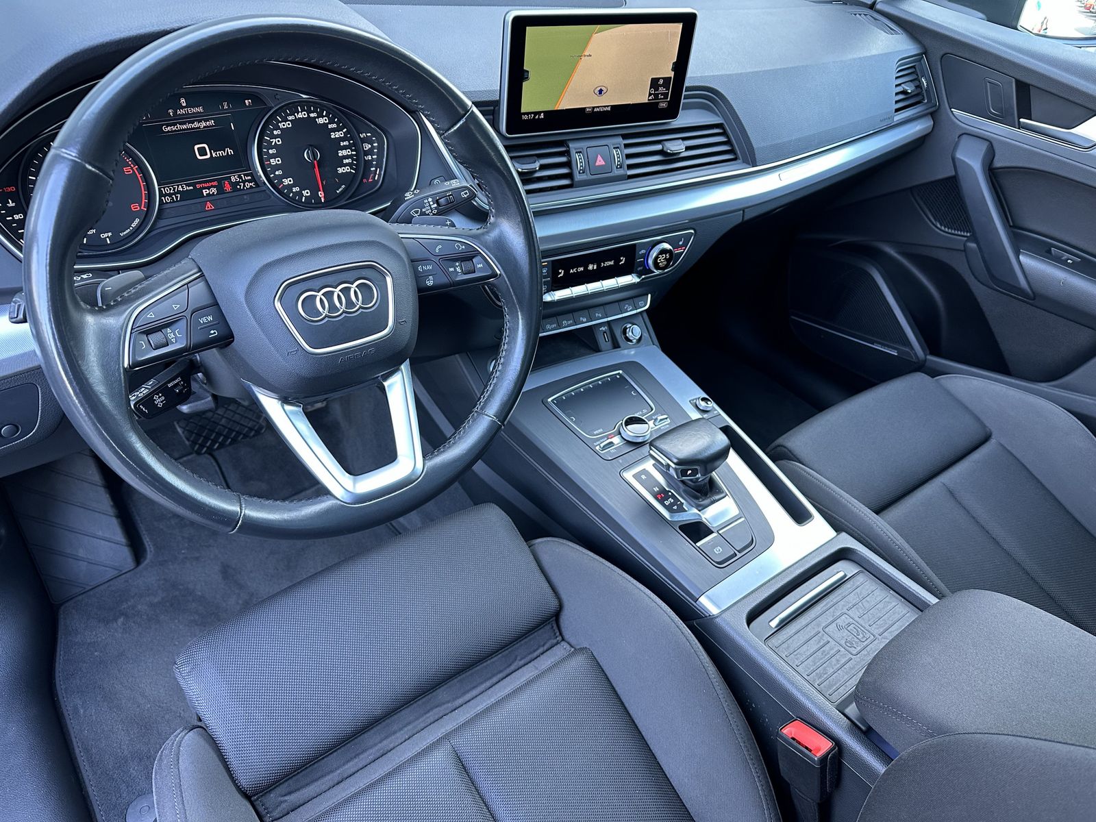 Fahrzeugabbildung Audi Q5 40 TDI Qu Sport NAV+XEN+KAM+B&O+PANO+CARPLAY