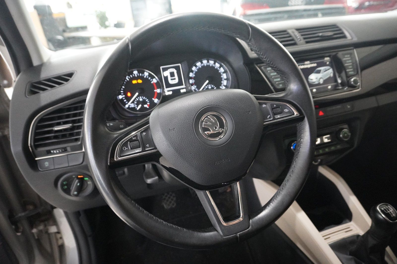 Fahrzeugabbildung SKODA Fabia Combi 1.2 STYLE LED/PDC/KLIMA/SH/USB/NEBEL