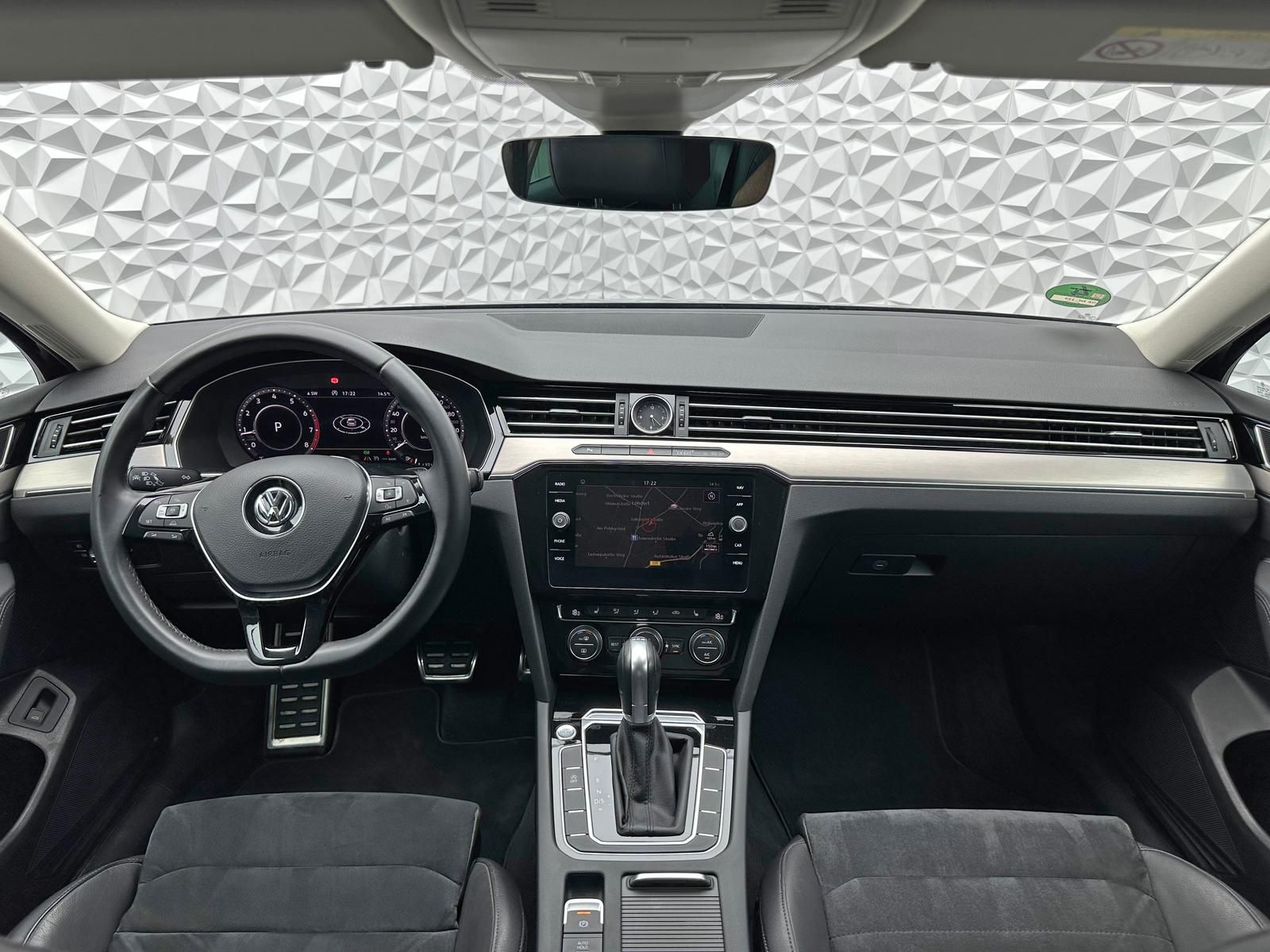 Fahrzeugabbildung Volkswagen PASSAT 1.8 TSI HIGHLINE/ACC/MASSAGE/VIRTUAL/DCC
