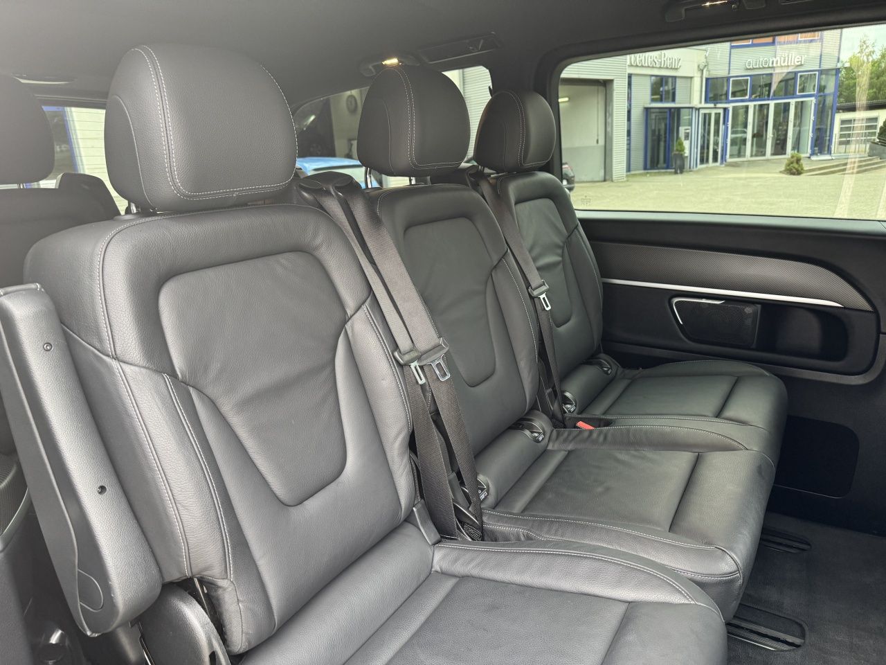 Fahrzeugabbildung Mercedes-Benz V 250d Avantgarde Ed. lang 4x4 AMG*Distronic*AHK