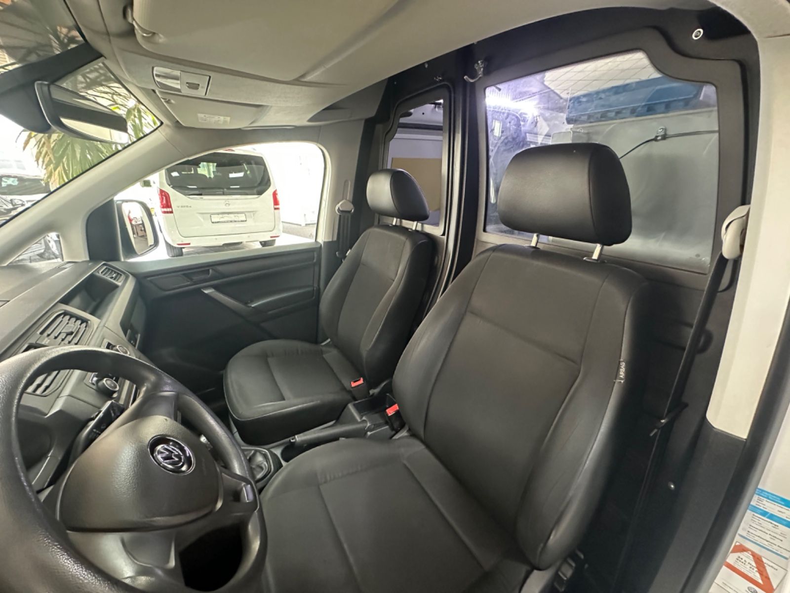 Fahrzeugabbildung Volkswagen Caddy Nfz Maxi Kasten BMT *Werkstatteinrichtung*