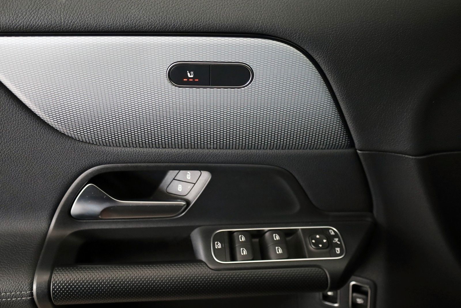 Fahrzeugabbildung Mercedes-Benz GLA 250 e Style, T.Leder, Navi ,LED, SH,Kamera
