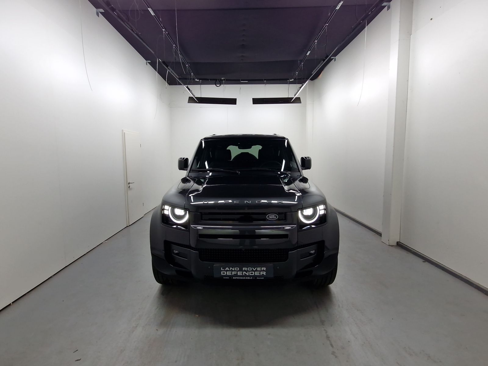 LAND ROVER Defender D250 X-Dynamic SE AHK Pano – Bild 6