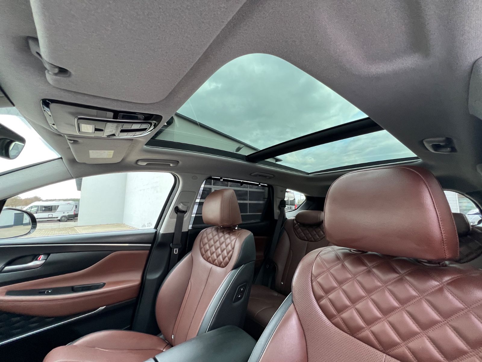 Fahrzeugabbildung Hyundai HYUNDAI SANTA FE 1.6 HEV 4WD Signature