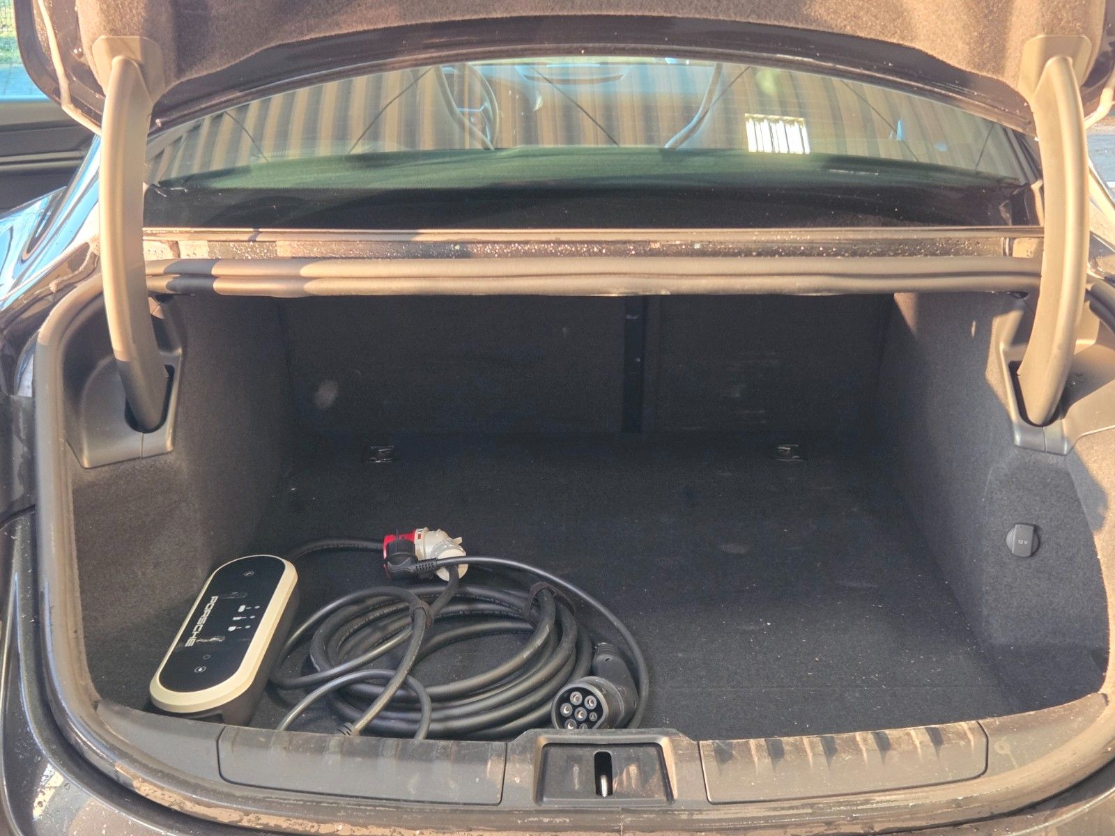 Fahrzeugabbildung Porsche Taycan Basis