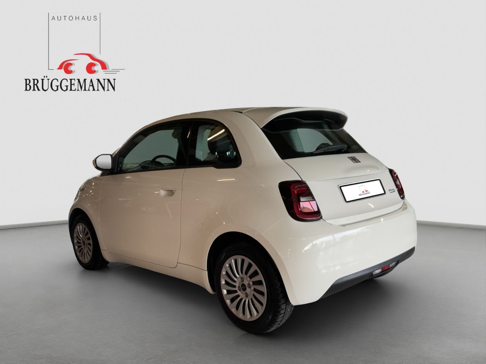 Fahrzeugabbildung Fiat 500e + Radio- & Winterpaket