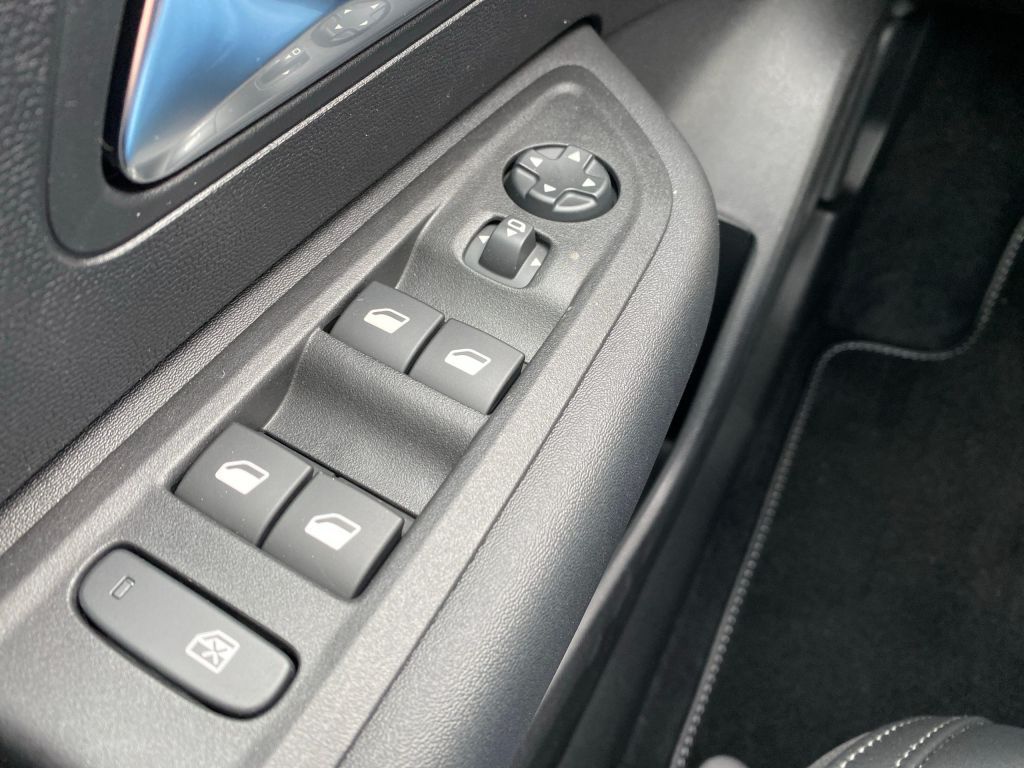 Fahrzeugabbildung Citroën C4 Benziner 130 Automatik MAX *Winter-Paket*