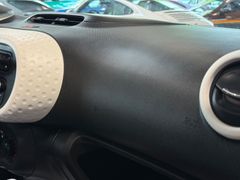 RENAULT Twingo - Ansicht 26