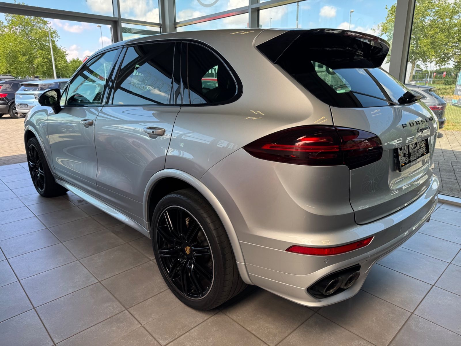 Fahrzeugabbildung Porsche Cayenne S Porsche Scheckheft
