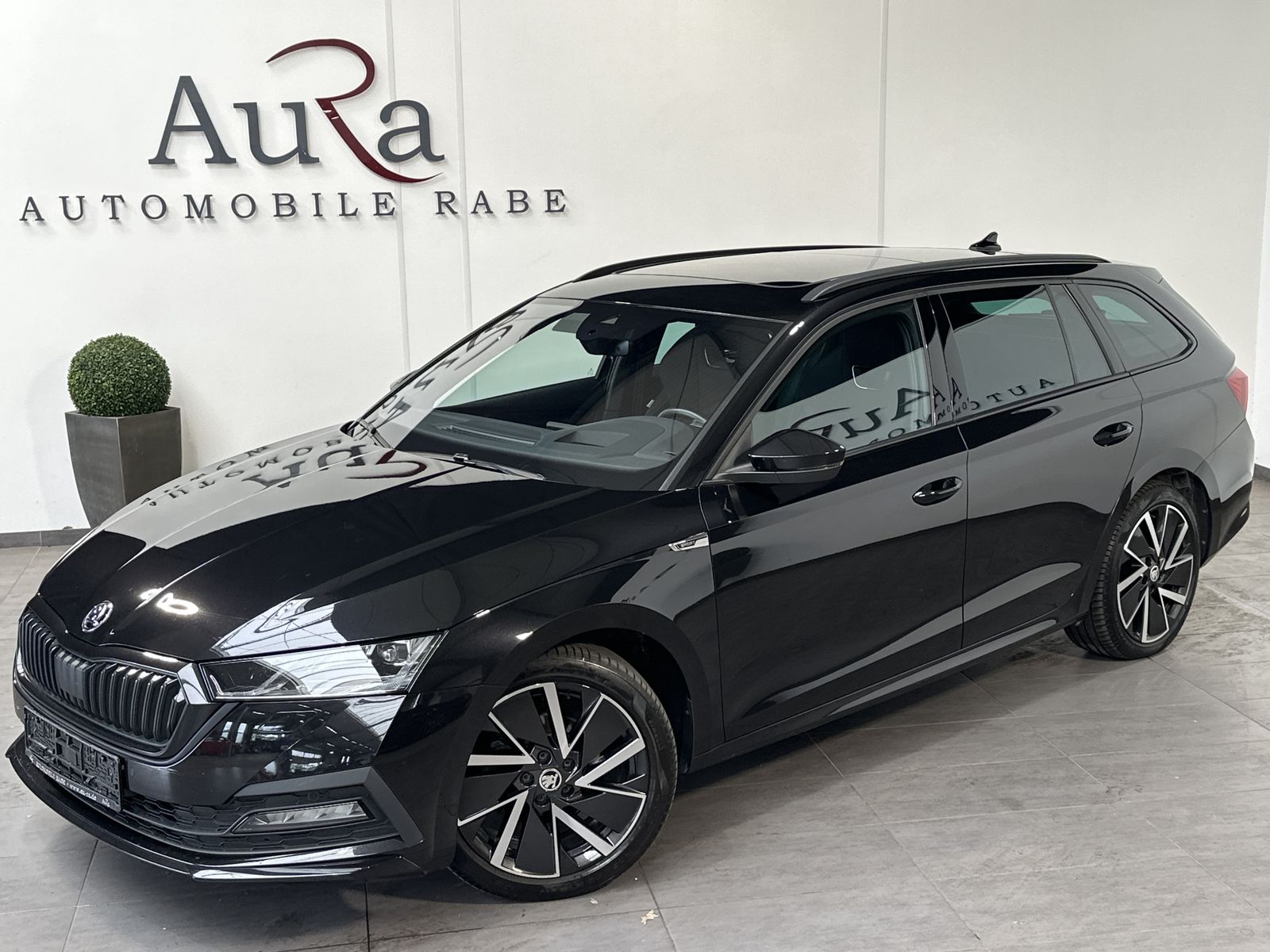 Fahrzeugabbildung SKODA Octavia Combi Sportline NAV+LED+ACC+PANO+HEAD-UP