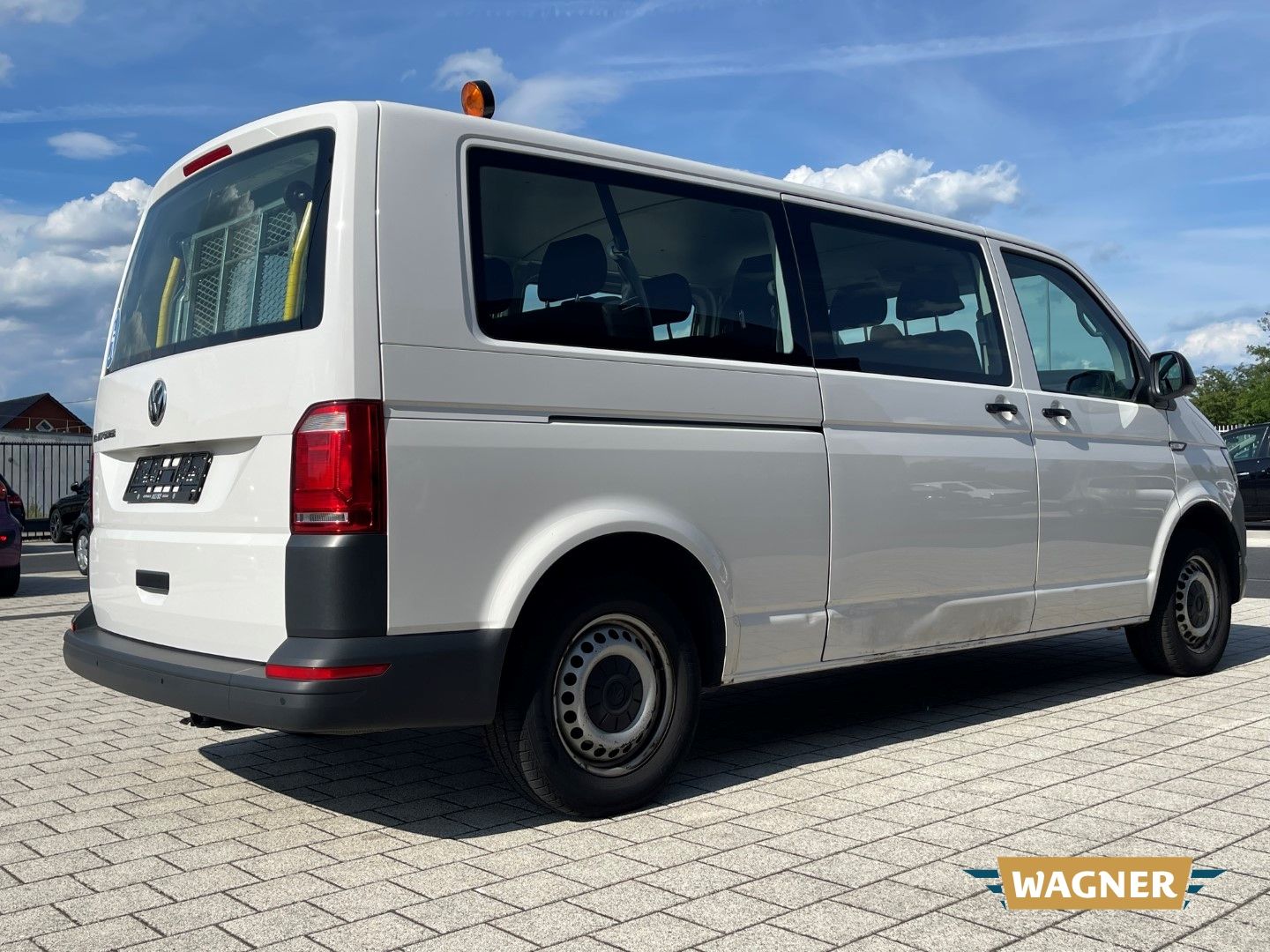 Fahrzeugabbildung Volkswagen T6 Kombi lang 9 Sitzer Rampe Klimaanlage