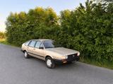 Volkswagen Passat 32b - Volkswagen Passat: 32b