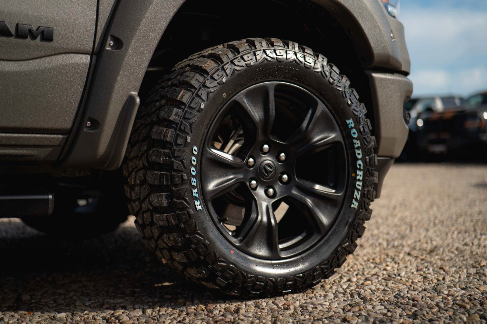 Fahrzeugabbildung Dodge RAM 5.7 V8 HEMI 4x4 OFFROAD Night LARAMIE RAPTOR